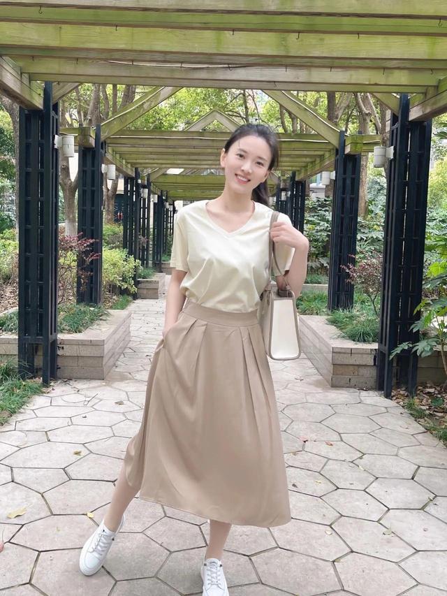 女人的优雅来自时光的雕琢