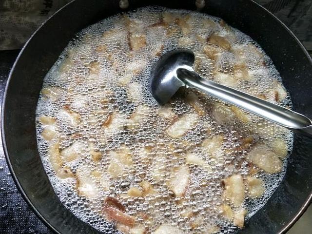 一勺猪油等于五副药？常吃猪油是养生还是有害，一次性告诉你真相