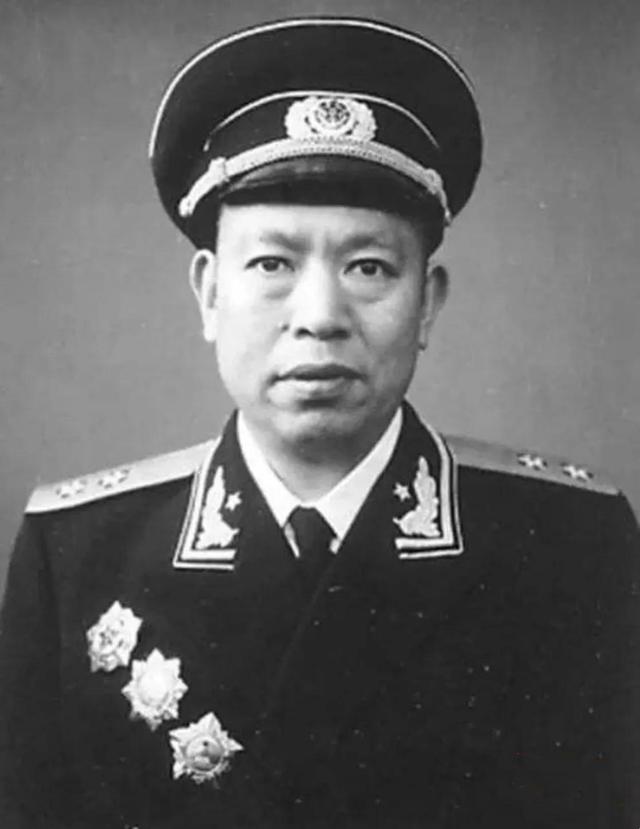 1955年首次授衔，177名中将时任职务简述，附各自戎装照片