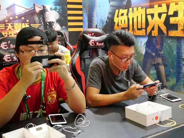 《绝地求生》外挂数千万 绝地求生最绝望 盘点一下老6用的插件