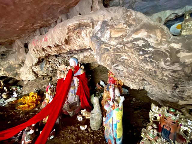 古道冰泉沿柳溝 懸崖道觀盛泉岩