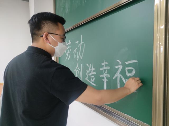致敬劳动者｜这些背影，如此珍贵