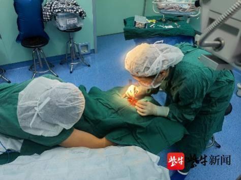 出生只有两斤多，小宝宝视网膜病变，医生5分钟精确完成眼内注射