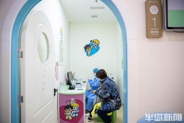 小朋友打疫苗，不怕不怕啦