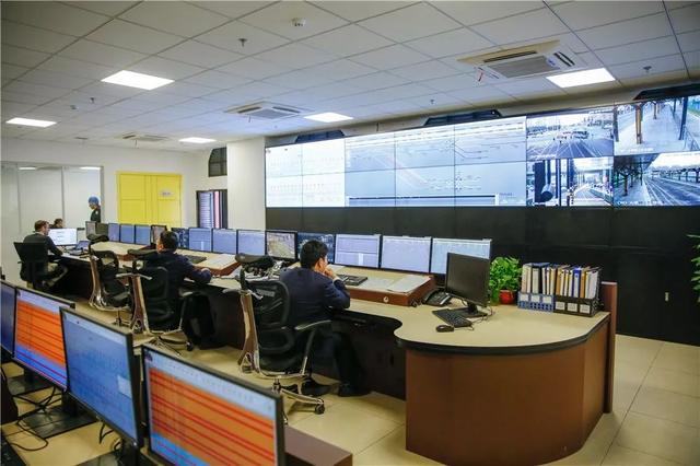 5年间 他在松江见证了 蚕宝宝 从无到有丨喜迎区第六次党代会 全网搜