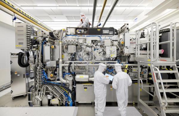 美国荷兰日本，进博会“芯片天团”让人不明觉厉，25年行家却看出其中门道