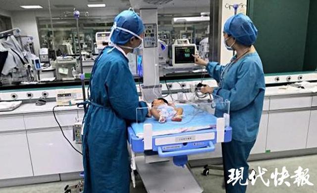 新生宝宝突然变成“小黄人”，大换血挽回生命