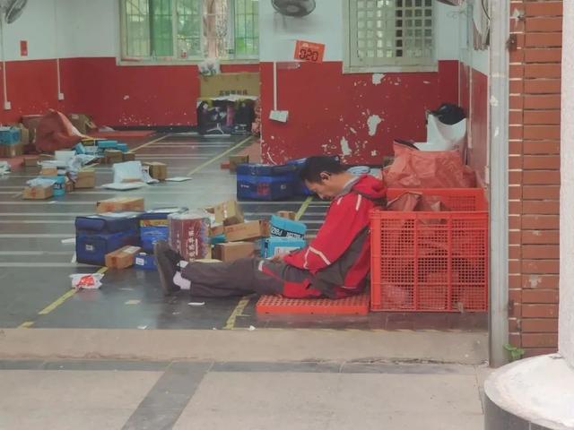 菜鸟和丰巢，取快递为何越来越难了？