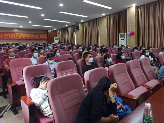 如何与孩子进行有效沟通？听听专家怎么说 ↓