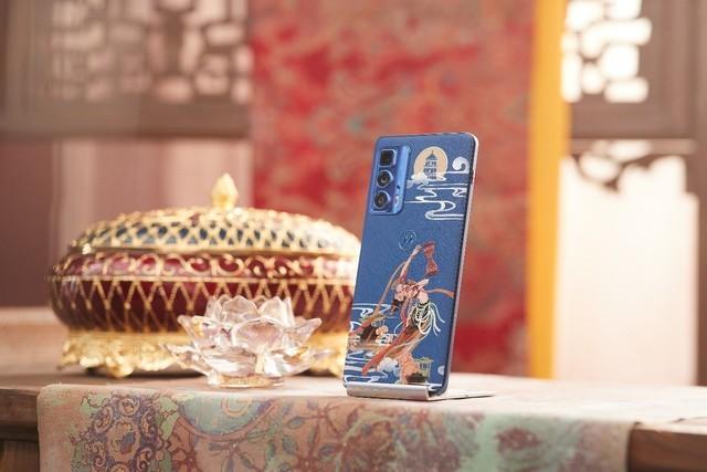 联想×敦煌博物馆联名推出多款定制新品 用敦煌IP引领国潮范