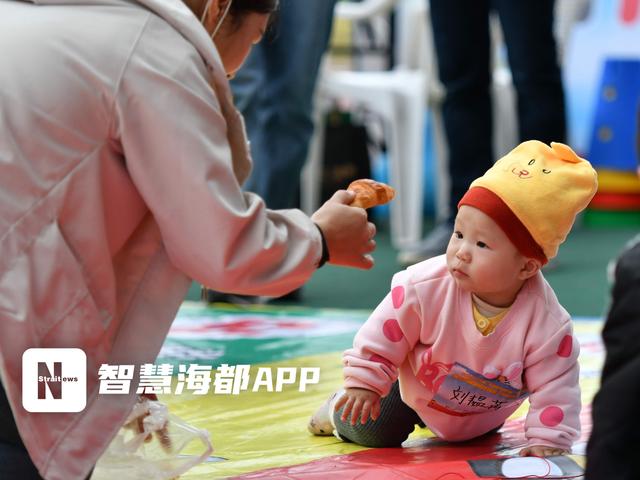 萌出屏幕！这场幼儿亲子运动会，现场赛况“激烈”