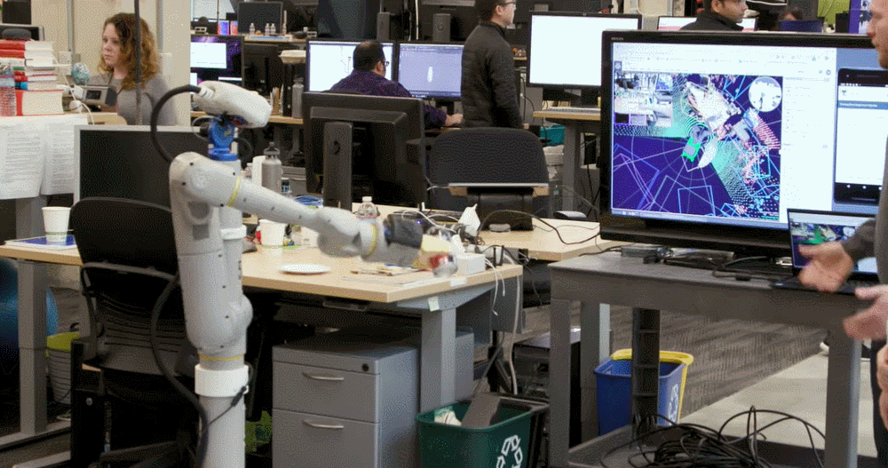 谷歌母公司聘了100多台机器人，扫地热菜擦桌子，还能自主学习