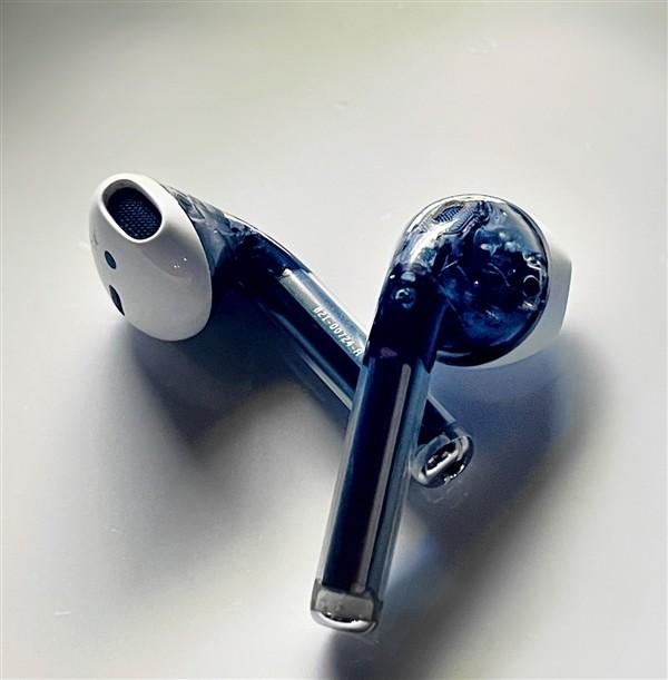 罕见：苹果透明版AirPods、充电器曝光