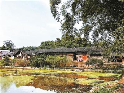 板栗坳中的腳印和聲音