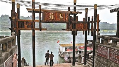板栗坳中的腳印和聲音