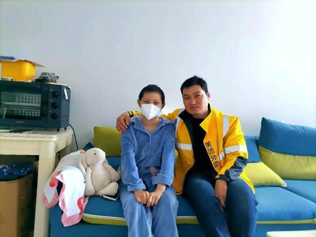 美团骑手女儿患重病 饿了么蓝骑士基金援手救助