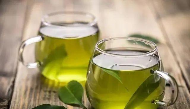 常用桑叶泡水，4个好处不比吃补品差，方便划算