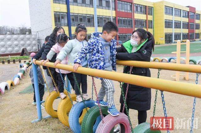 大学老师“跨界”去乡镇幼儿园当幼师