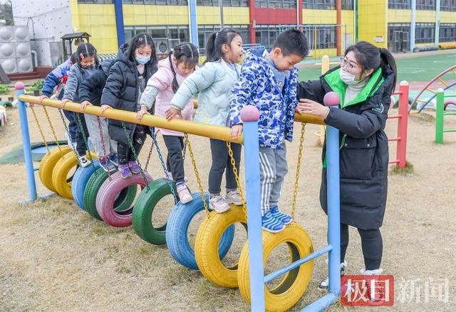 大学老师“跨界”去乡镇幼儿园当幼师