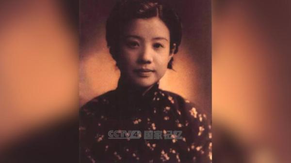 她被周恩来誉为“中国共产党的百科全书”，潜伏多年从未暴露
