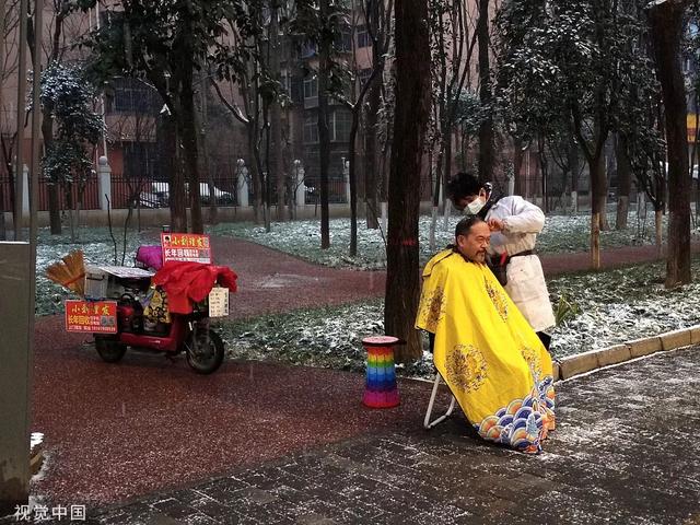 中国人，都！很！拼