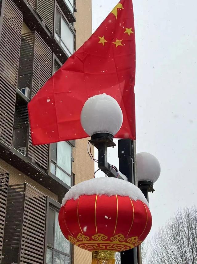 大雪飘飘打一成语