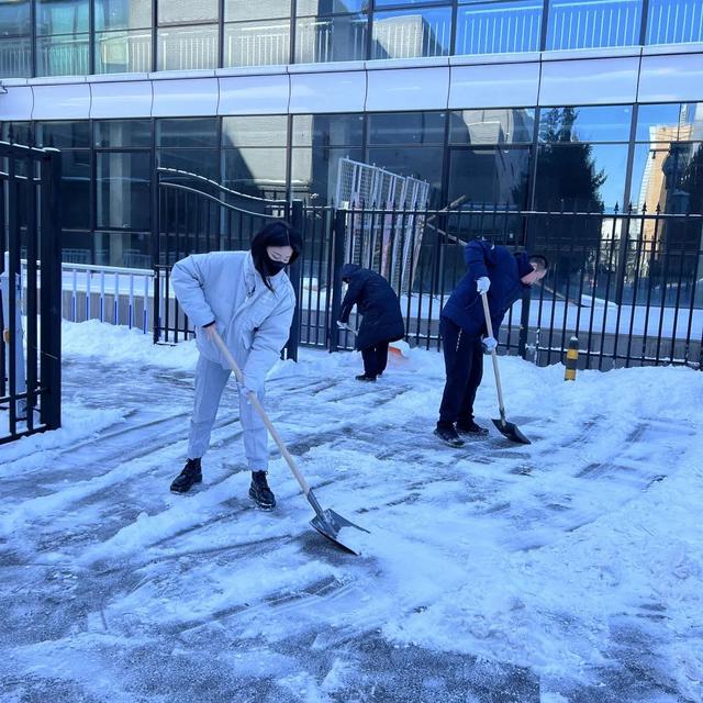 综管中心全力做好海淀中心大院扫雪铲冰工作 新闻时间