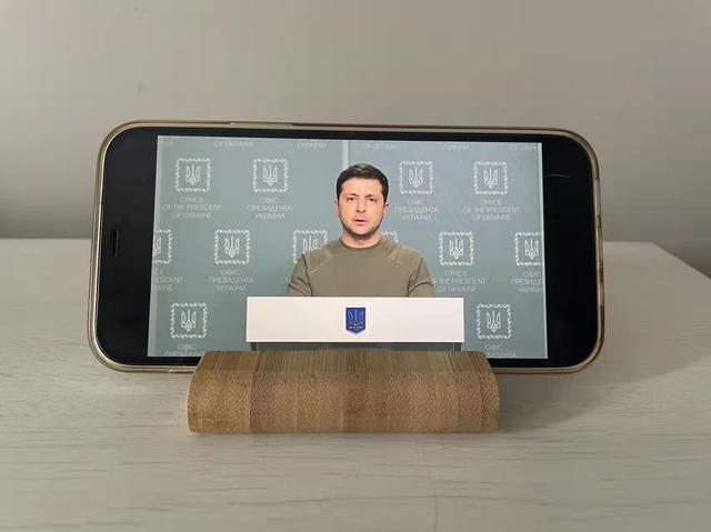 乌媒：泽连斯基签署封禁亲俄政党的法令