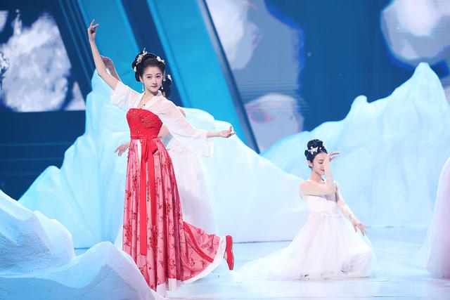 「重大通报」关晓彤在王牌对王牌帅气舞蹈(关晓彤在王牌对王牌第七季的图片)