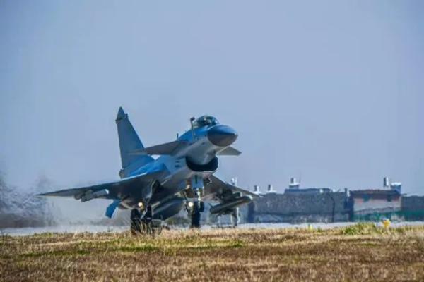美媒：它是中国有史以来出口的最先进、最重的战斗机