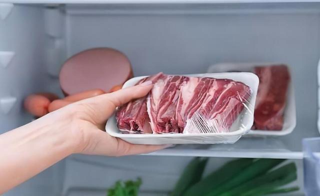 猪肉放冰箱冷冻要清洗吗（冻肉吃了对身体有危害吗）