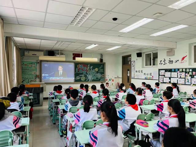 中国空间站第二次太空授课引热议