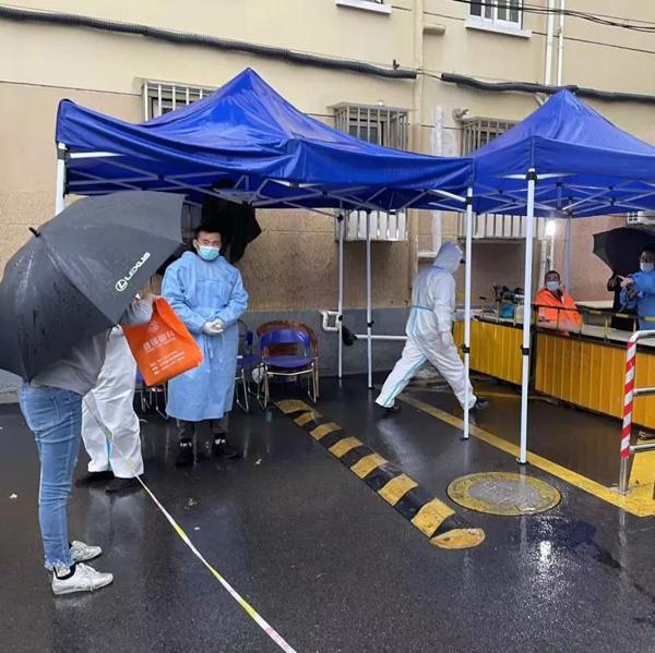 徐汇这里开通“配药热线”和“跑腿服务”，只为尽力满足居民需求