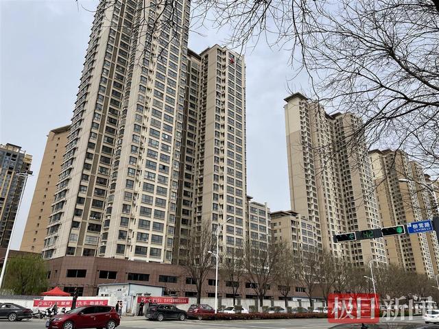 西安300余户业主住进10年未交付的烂尾楼：太阳能板充电，提水徒步爬29楼