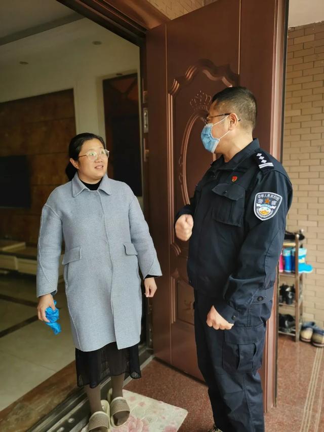 乐平市公安局党委走访慰问看守所隔离执勤民警家属