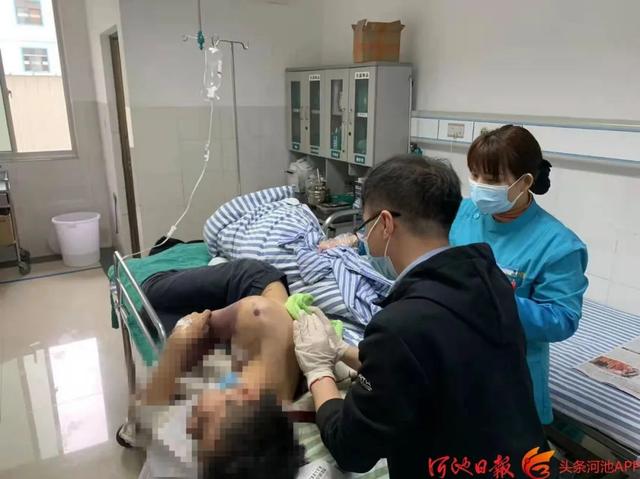 男子坠崖5天后被发现生命体征稳定