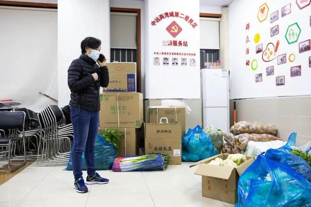 疫情封控下的上海之夜