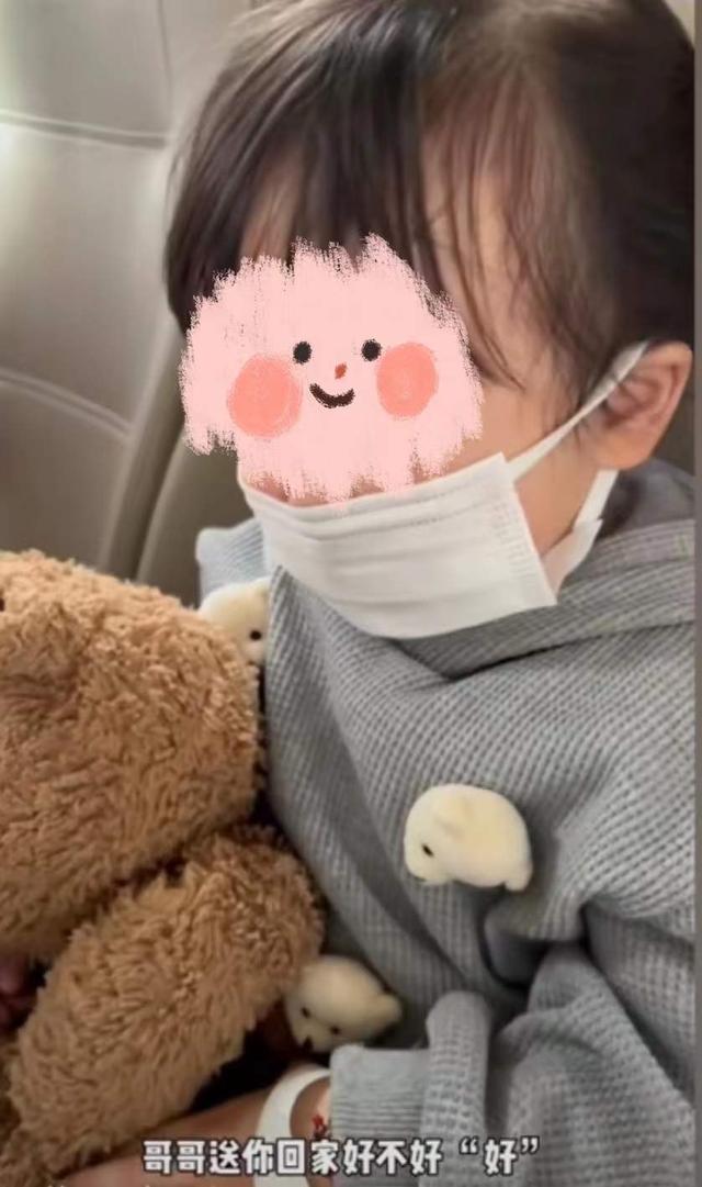 上海2岁女童独自隔离后回家，睡前说了一句话让妈妈瞬间破防