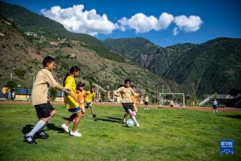 奋进新征程 建功新时代丨大山里的小学