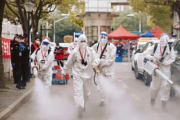 疫情下的消杀者：保障队员零感染，却没能防住他们倒在一线