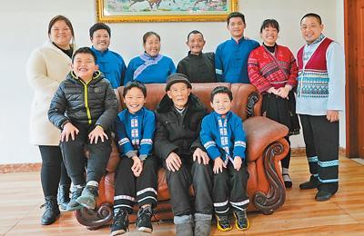共同建设伟大祖国 共同创造美好生活