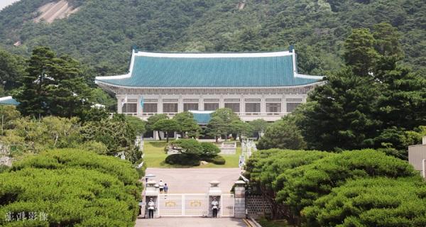 美韩军演前 韩国一名总统府警卫偷走手枪自杀