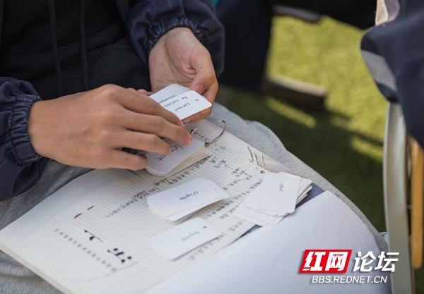 麻阳一中中考表彰会掠影：台上的学霸在领奖，台下的少年在刷题