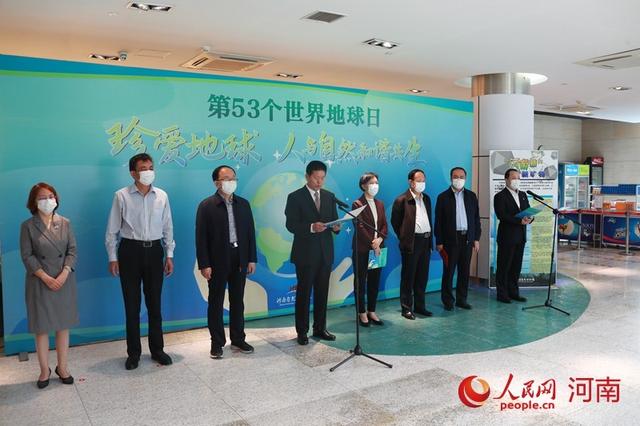 2022年最新发现！新矿种“空铁黝银矿”标本入驻河南自然博物馆
