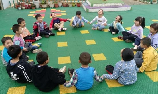南县三仙湖镇小精灵幼儿园：开展“悦享户外，快乐成长”活动