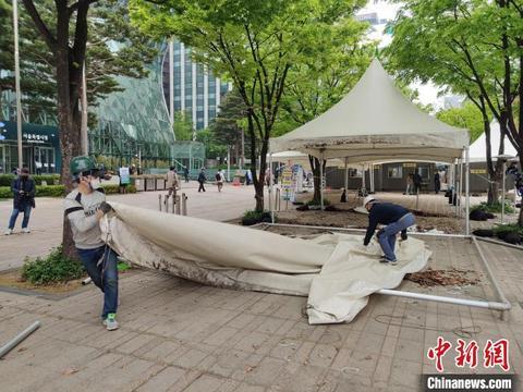 韩国首尔广场临时核酸检测点拆除 户外活动时隔两年重启