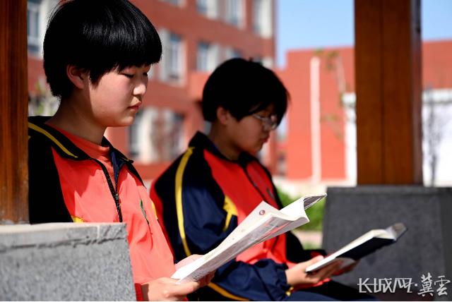 柏乡县柏乡镇中学开展“沐浴书香 快乐成长”读书活动