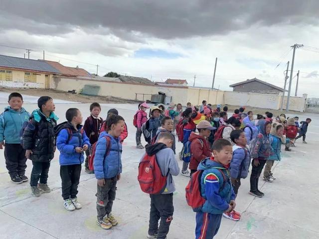 “书”送美好，爱漂千里 ——机关二幼与西部小朋友“爱阅读”手牵手活动