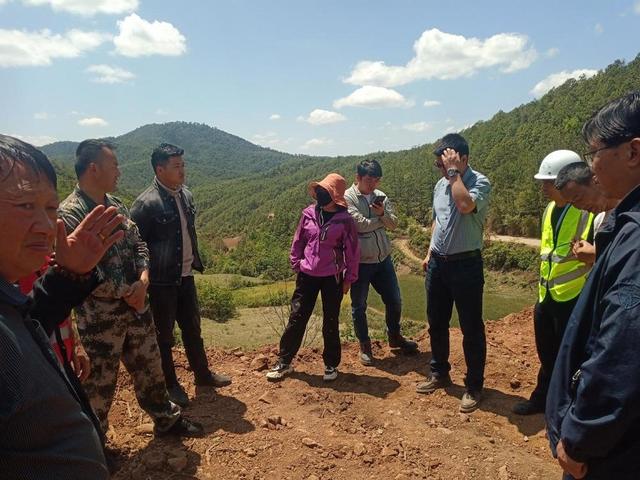 武定县交通运输局组织开展发窝乡三级公路建设项目林地拨交工作