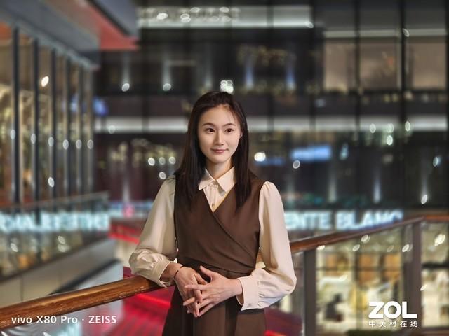vivo X80 Pro后置人像实测：把小姐姐拍美分几步？